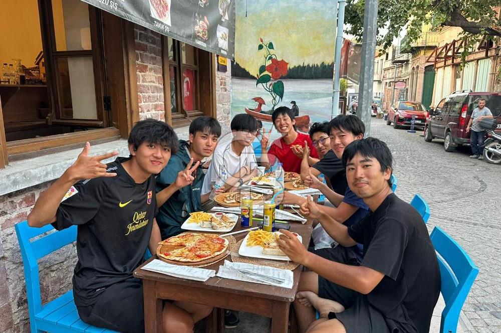 AYVALIK ZEKİ BEY MAHALLESİ 13 NİSAN CADDESİNDE SATILIK TİCARİ