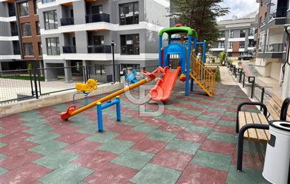 SİTE İÇİNDE LÜX İSKANLI OTURUMA HAZIR MERKEZİ KONUM 1+1 DAİRE