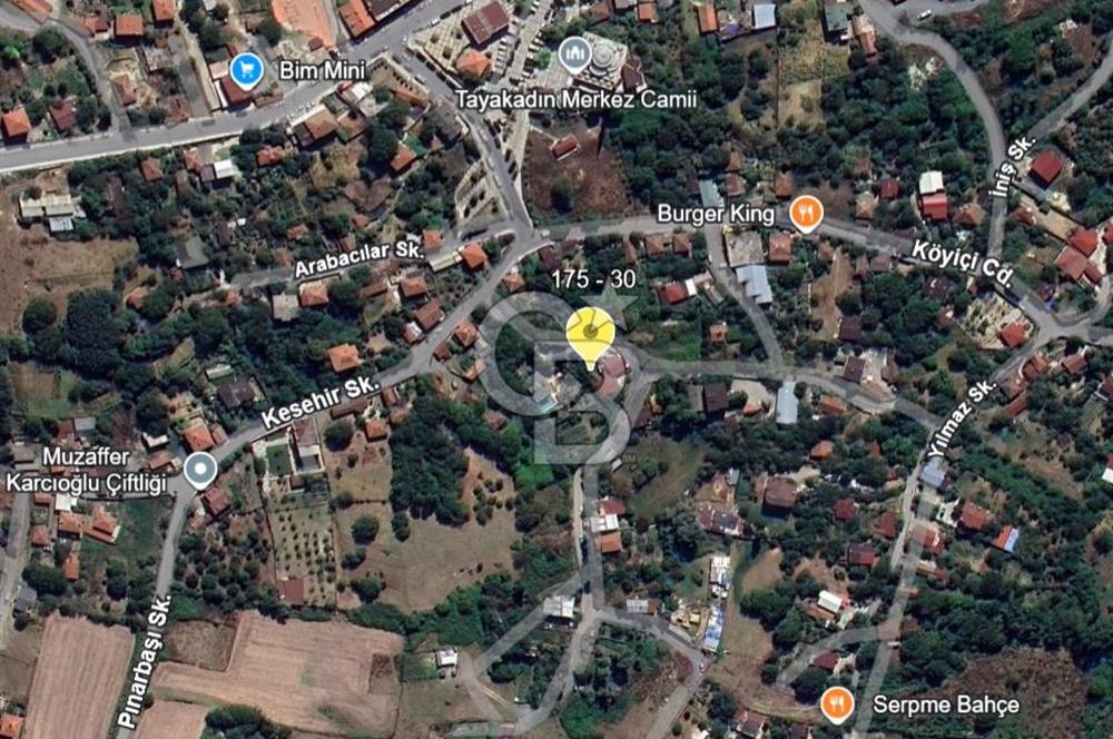 Mahalle içinde, merkezi konumda satılık arsa. İdeal fırsat.