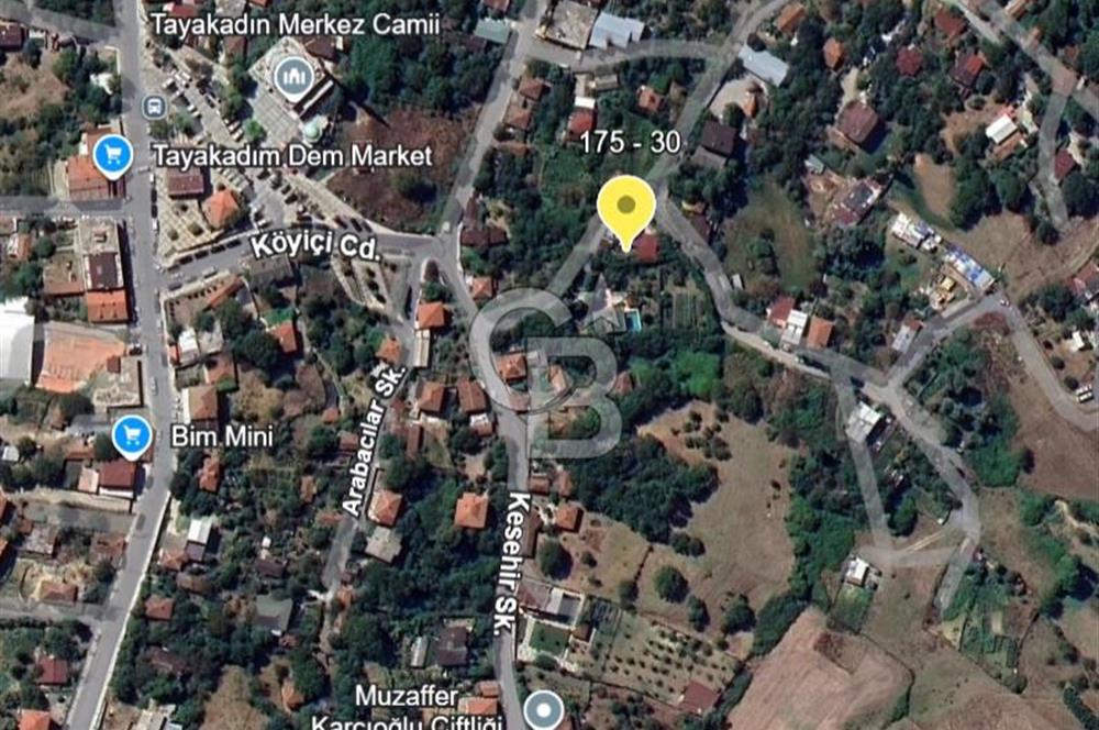 Mahalle içinde, merkezi konumda satılık arsa. İdeal fırsat.