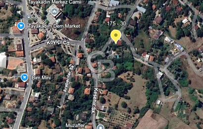 Mahalle içinde, merkezi konumda satılık arsa. İdeal fırsat.