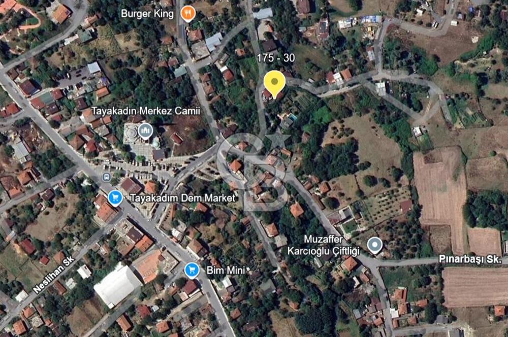 Mahalle içinde, merkezi konumda satılık arsa. İdeal fırsat.