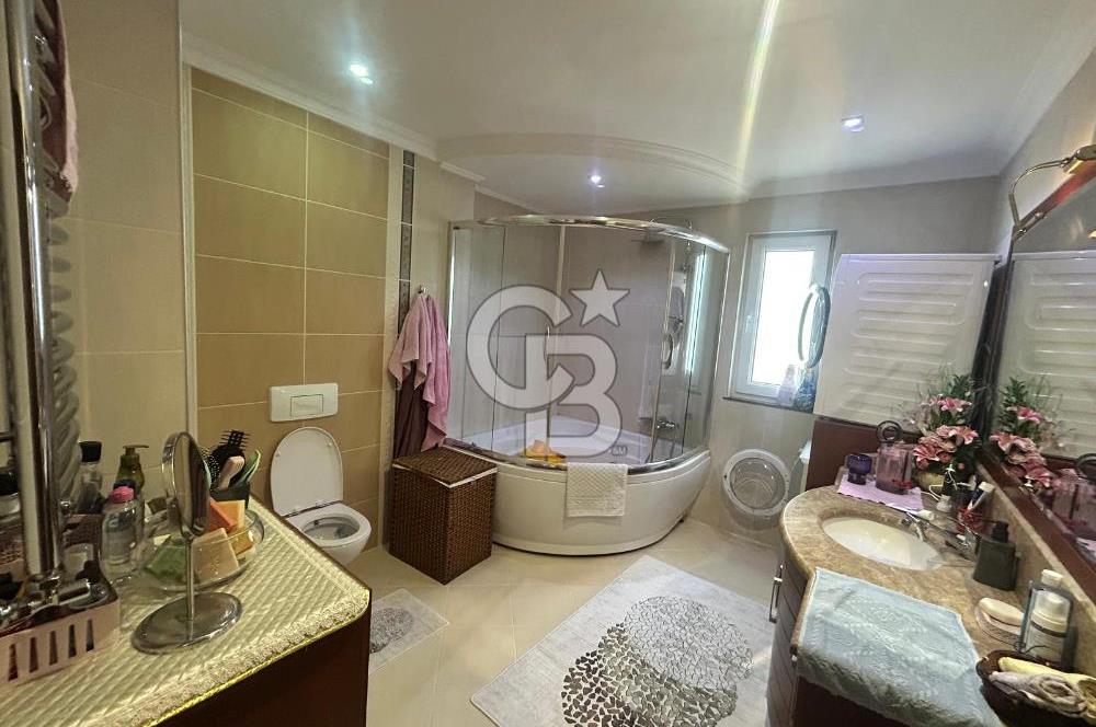 Sahil parselinde açık havuzlu ve kapalı garajlı binada 4+1daire