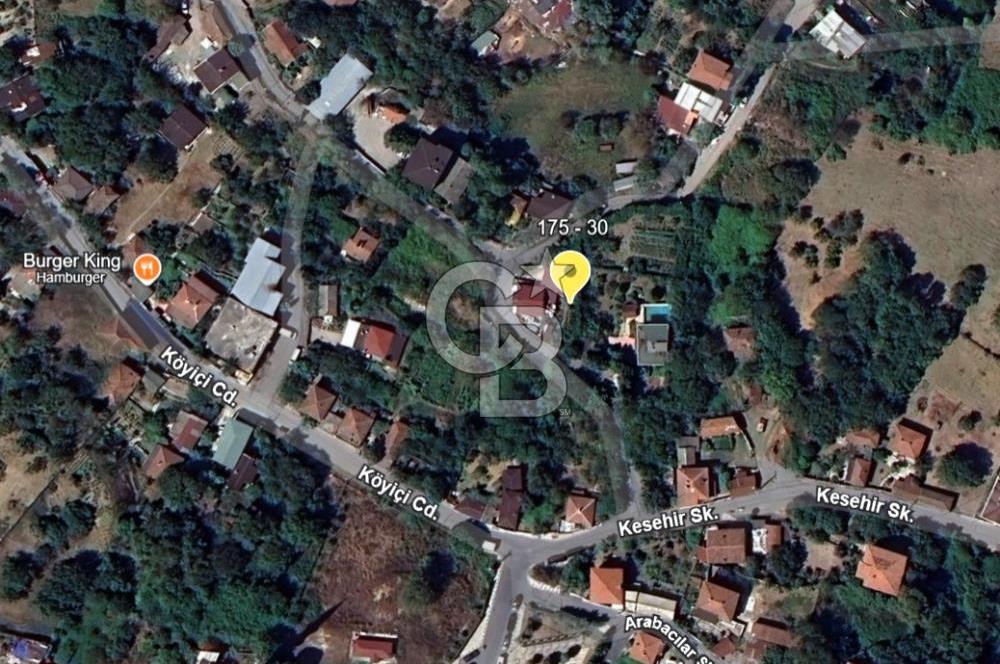 Mahalle içinde, merkezi konumda satılık arsa. İdeal fırsat.