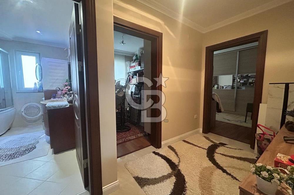 Sahil parselinde açık havuzlu ve kapalı garajlı binada 4+1daire