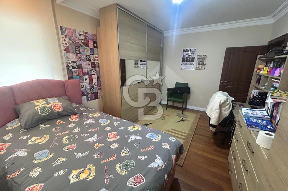 Sahil parselinde açık havuzlu ve kapalı garajlı binada 4+1daire