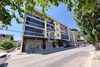 Bayraklı Emek Kubilay Caddesi Üzerin de 140m2 Satılık Dükkan