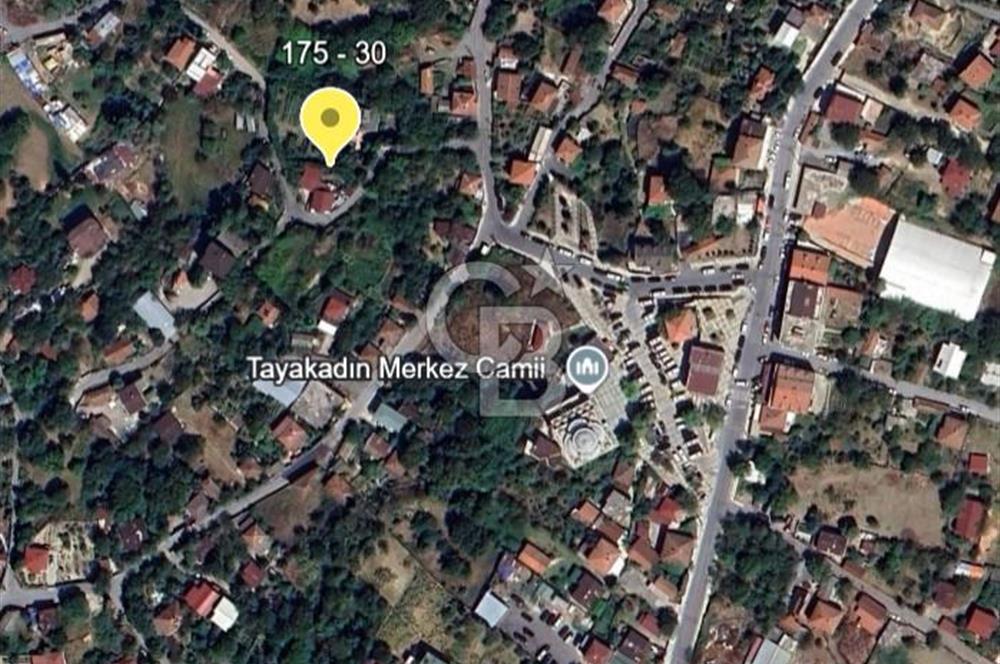 Mahalle içinde, merkezi konumda satılık arsa. İdeal fırsat.