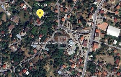 Mahalle içinde, merkezi konumda satılık arsa. İdeal fırsat.