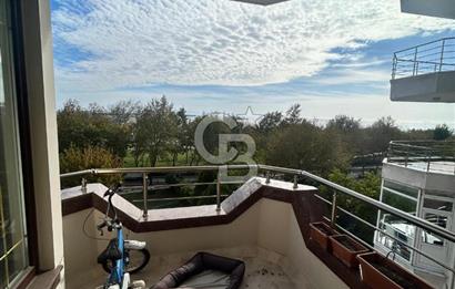 Sahil parselinde açık havuzlu ve kapalı garajlı binada 4+1daire