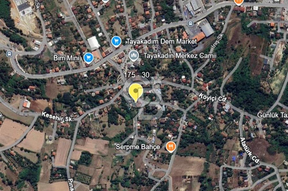 Mahalle içinde, merkezi konumda satılık arsa. İdeal fırsat.