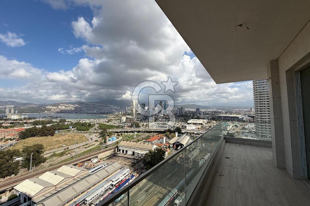 Megapol İzmir' de Yüksek Şerefiyeli, Deniz Manzaralı 3+1