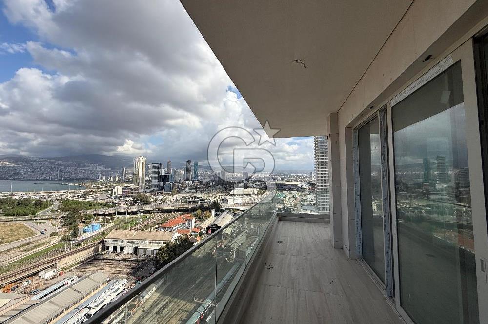 Megapol İzmir' de Yüksek Şerefiyeli, Deniz Manzaralı 3+1