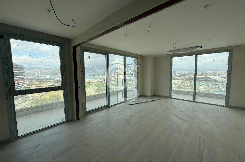 Megapol İzmir' de Yüksek Şerefiyeli, Deniz Manzaralı 3+1