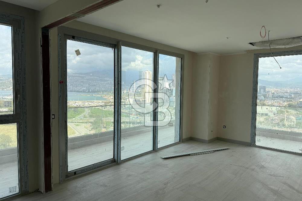 Megapol İzmir' de Yüksek Şerefiyeli, Deniz Manzaralı 3+1