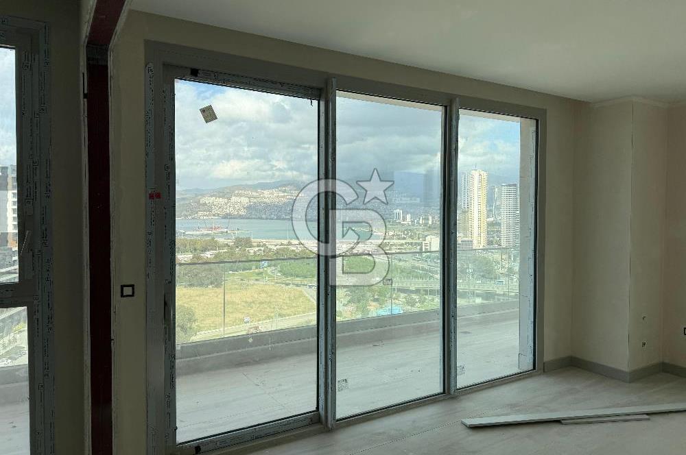 Megapol İzmir' de Yüksek Şerefiyeli, Deniz Manzaralı 3+1