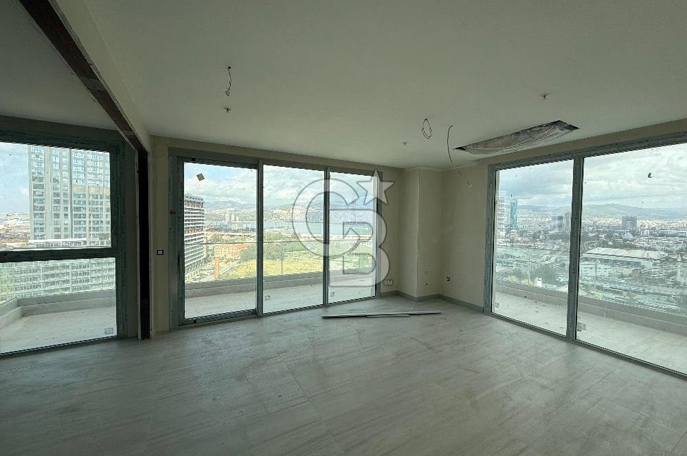 Megapol İzmir' de Yüksek Şerefiyeli, Deniz Manzaralı 3+1