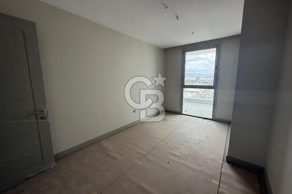 Megapol İzmir' de Yüksek Şerefiyeli, Deniz Manzaralı 3+1