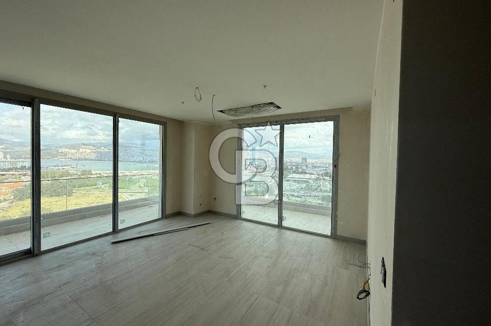 Megapol İzmir' de Yüksek Şerefiyeli, Deniz Manzaralı 3+1