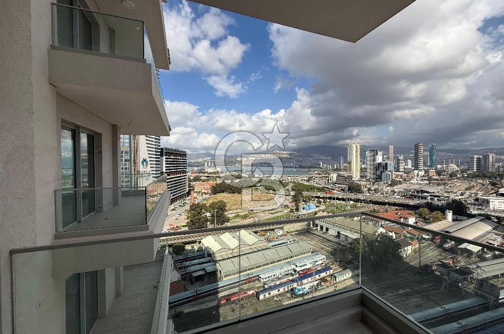 Megapol İzmir' de Yüksek Şerefiyeli, Deniz Manzaralı 3+1