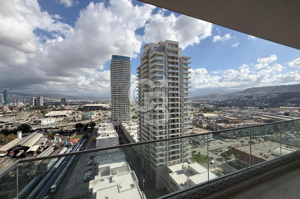 Megapol İzmir' de Yüksek Şerefiyeli, Deniz Manzaralı 3+1