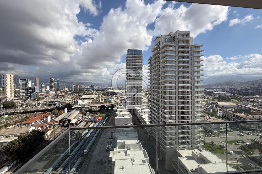 Megapol İzmir' de Yüksek Şerefiyeli, Deniz Manzaralı 3+1