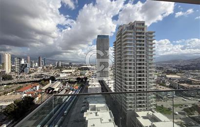 Megapol İzmir' de Yüksek Şerefiyeli, Deniz Manzaralı 3+1