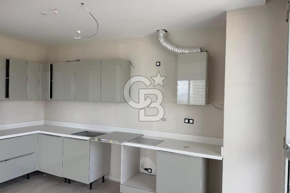 Megapol İzmir' de Yüksek Şerefiyeli, Deniz Manzaralı 3+1