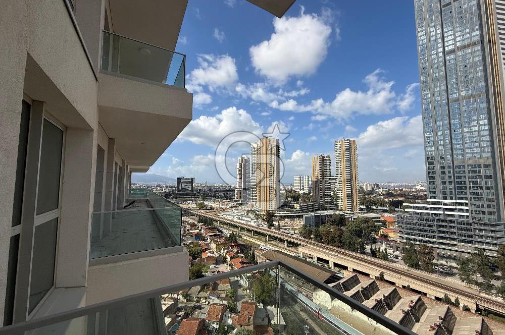 Megapol İzmir' de Yüksek Şerefiyeli, Deniz Manzaralı 3+1