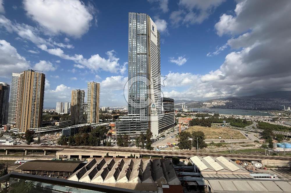 Megapol İzmir' de Yüksek Şerefiyeli, Deniz Manzaralı 3+1