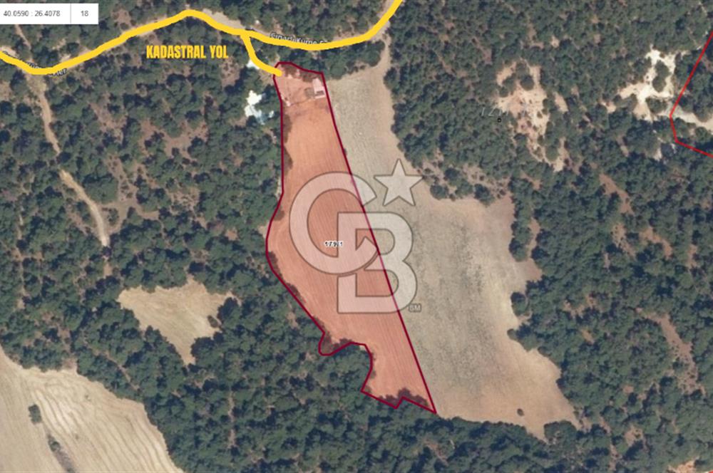 ÇANAKKALE MERKEZ ÇINARLI KÖYÜ’NDE YOLA CEPHELİ 10.747 m² YATIRIMLIK TARLA!