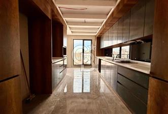 PAMUKLARDA CADDE YANI ÖNÜ AÇIK MANZARALI SIFIR 3+1 LÜX DAİRE