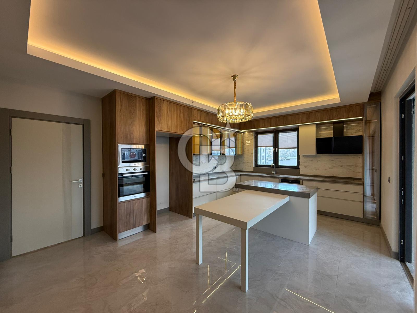 OVACIK MERKEZDE BULVAR ÜZERİ LÜX YAPILI NET 210 M2 4+1 DAİRE