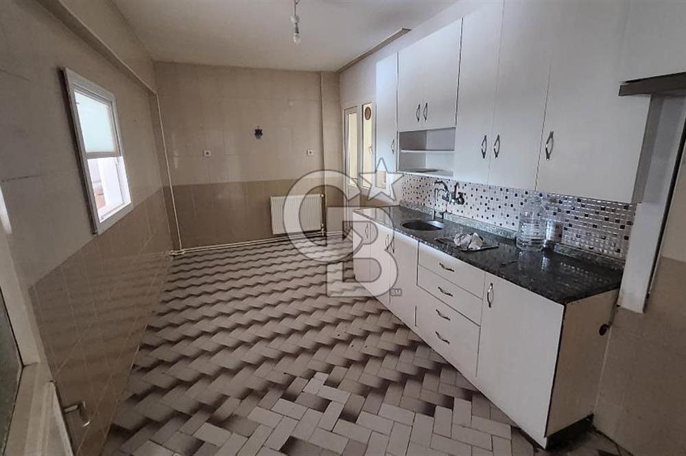 Karşıyaka Bahçelievlerde Çok Geniş Ferah Kiralık 4+1 Daire