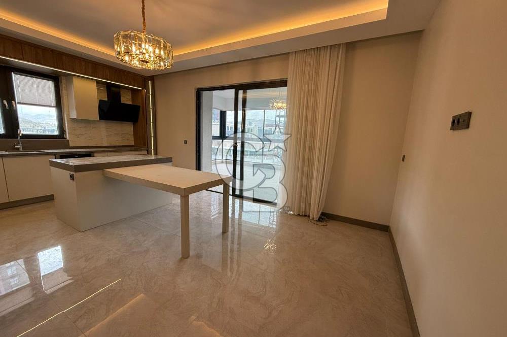 OVACIK MERKEZDE BULVAR ÜZERİ LÜX YAPILI NET 210 M2 4+1 DAİRE