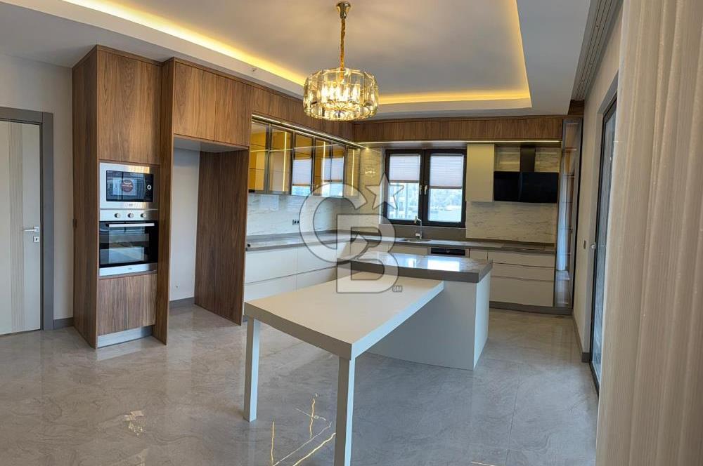 OVACIK MERKEZDE BULVAR ÜZERİ LÜX YAPILI NET 210 M2 4+1 DAİRE