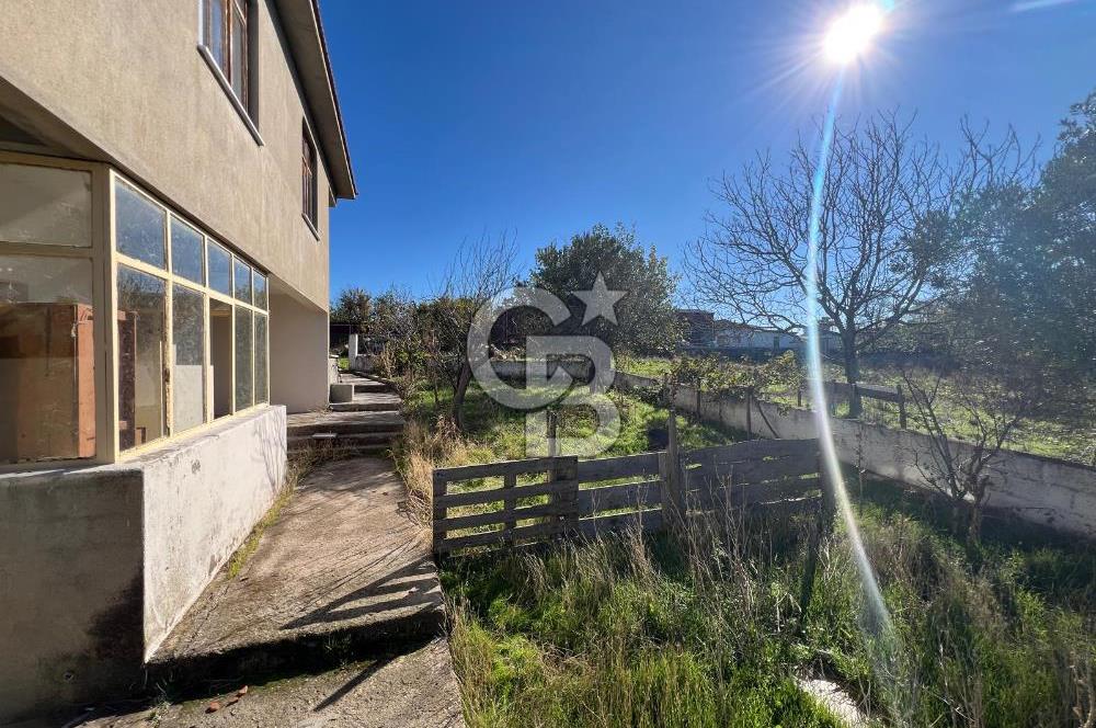 ÇANAKKALE TEVFİKİYE KÖYÜ MÜKEMMEL KONUMDA SATILIK EV VE ARSASI