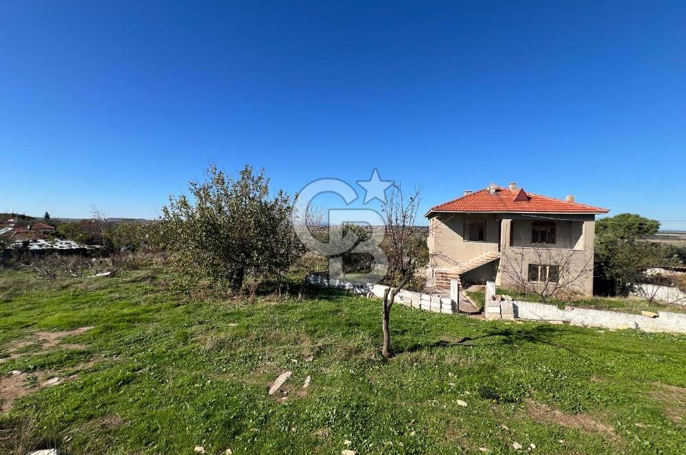 ÇANAKKALE TEVFİKİYE KÖYÜ MÜKEMMEL KONUMDA SATILIK EV VE ARSASI