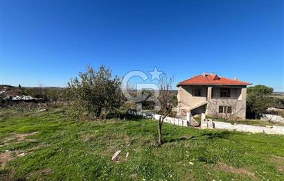 ÇANAKKALE TEVFİKİYE KÖYÜ MÜKEMMEL KONUMDA SATILIK EV VE ARSASI