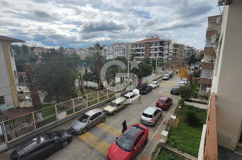 Karşıyaka Bahçelievlerde Çok Geniş Ferah Kiralık 4+1 Daire
