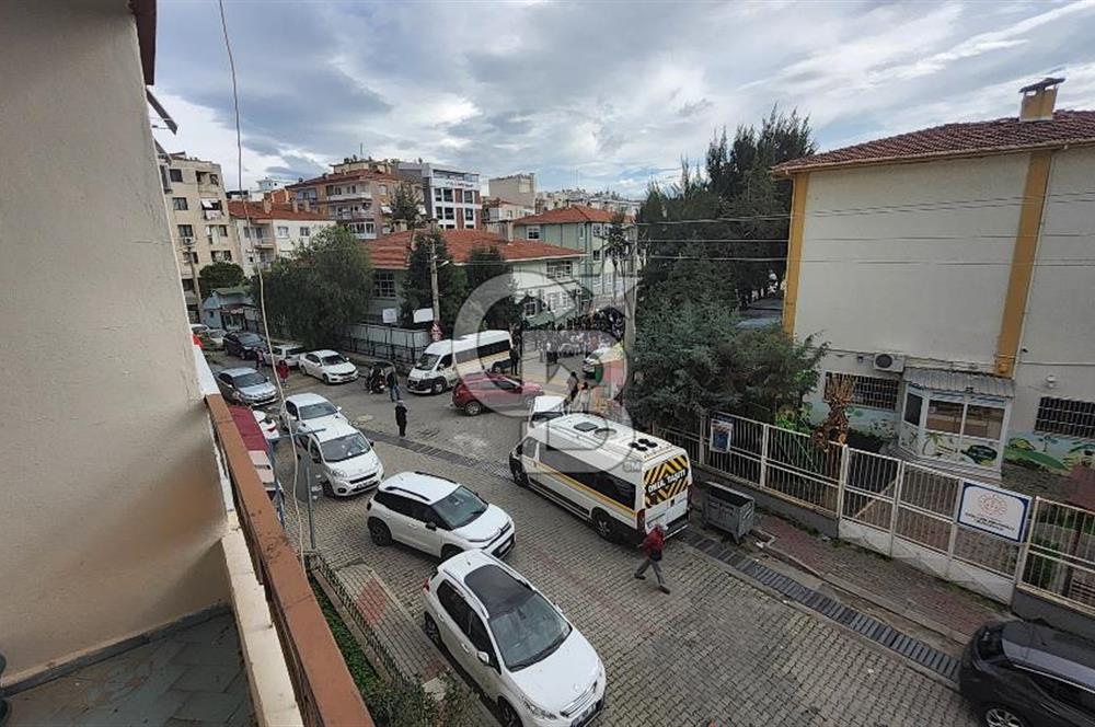 Karşıyaka Bahçelievlerde Çok Geniş Ferah Kiralık 4+1 Daire