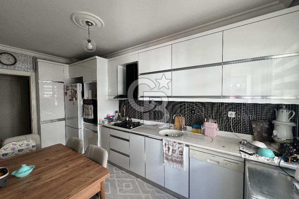 Karşıyaka Örnekköy’de 145m2 Kapalı Mutfak Satılık 3+1 Daire