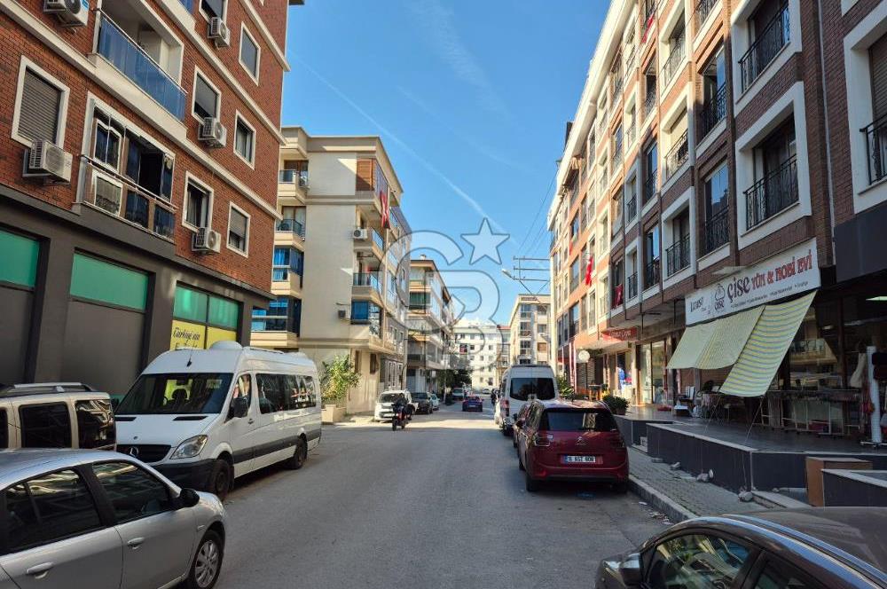 KARŞIYAKA ŞEMİKLER MERKEZ LÜKS BİNADA SATILIK DÜKKAN