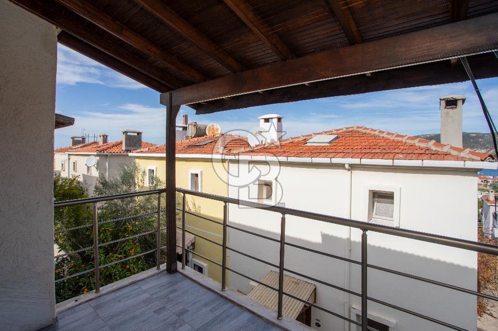 Eski Foça Atatürk Mah. Site İçerisinde Satılık 2+1 Dubleks Villa