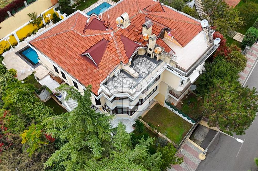 DRAGOS'TA ÇOK ÖZEL KONUMDA SAHİLE 200 METRE MESAFEDE 4 KATLI VİLLA