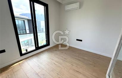 Kıbrıs Girne Kervansaray Projesi Deniz ve Havuz Manzaralı Satılık 3+1 Loft Daire