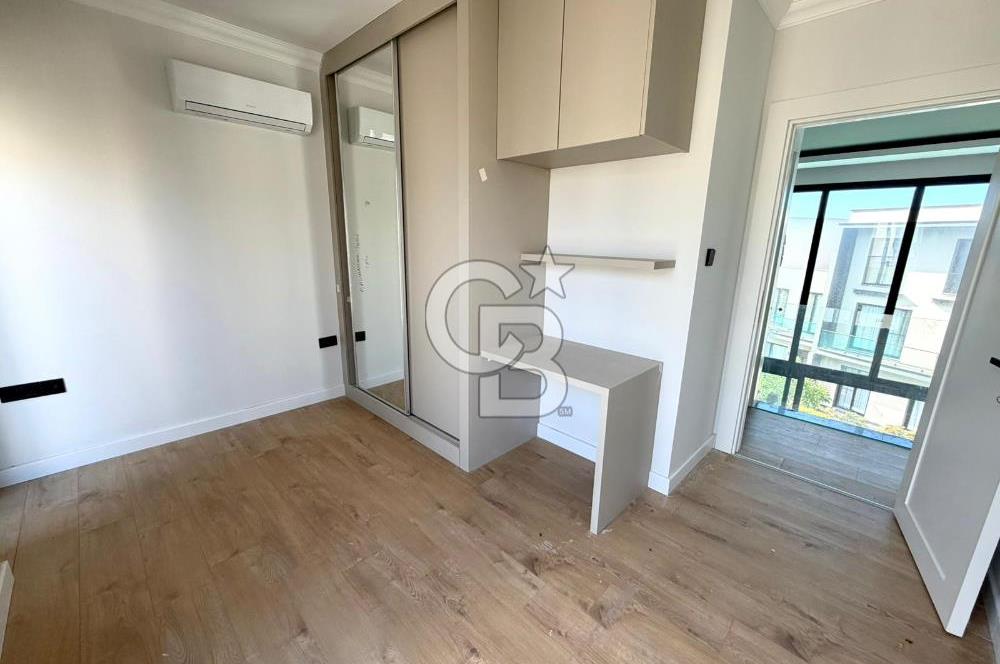 Kıbrıs Girne Kervansaray Projesi Havuz Manzaralı Satılık 3+1 Loft Daire