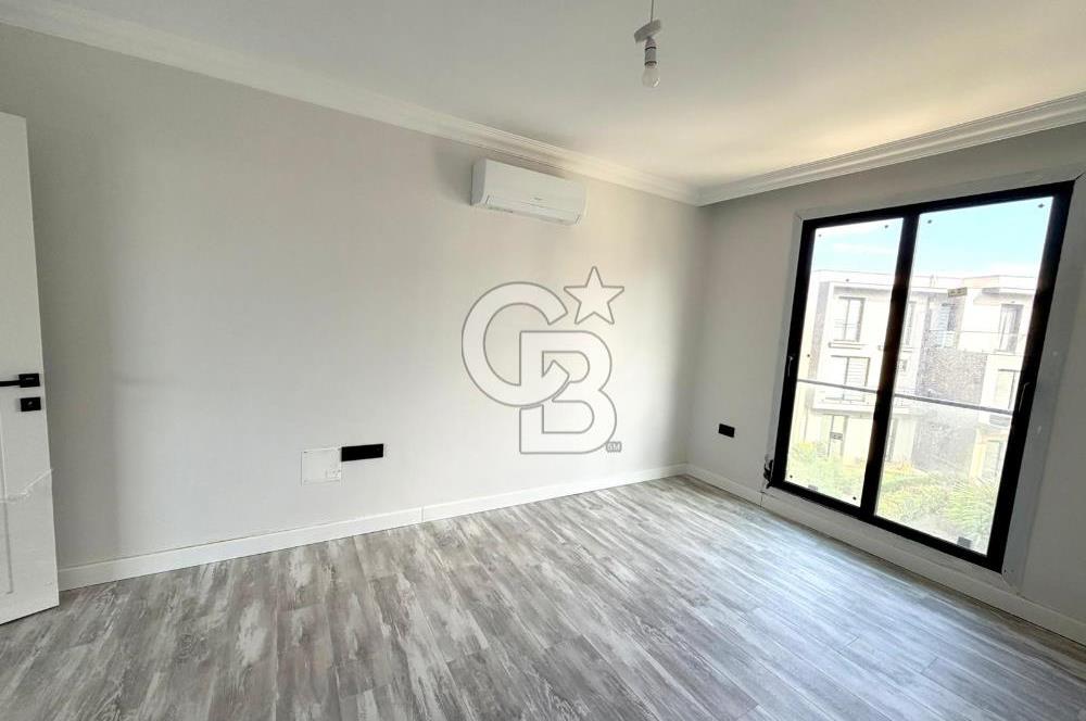 Kıbrıs Girne Kervansaray Projesi Havuz Manzaralı Satılık 4+1 Loft Daire