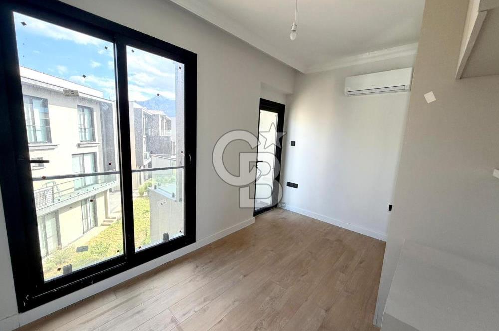 Kıbrıs Girne Kervansaray Projesi Havuz Manzaralı Satılık 3+1 Loft Daire