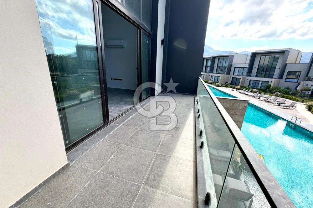 Kıbrıs Girne Kervansaray Projesi Havuz Manzaralı Satılık 3+1 Loft Daire